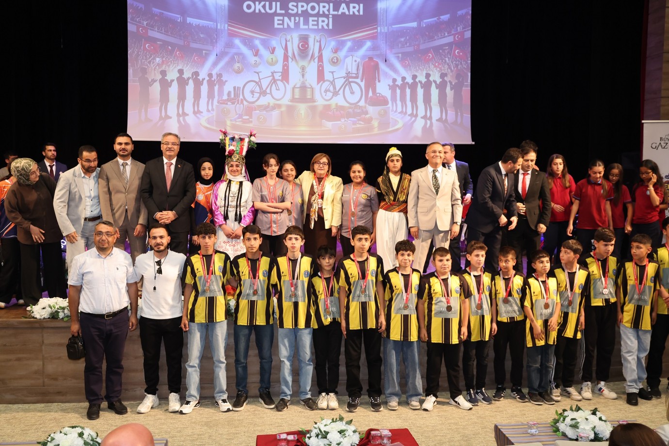 Başarılı sporculara ödül