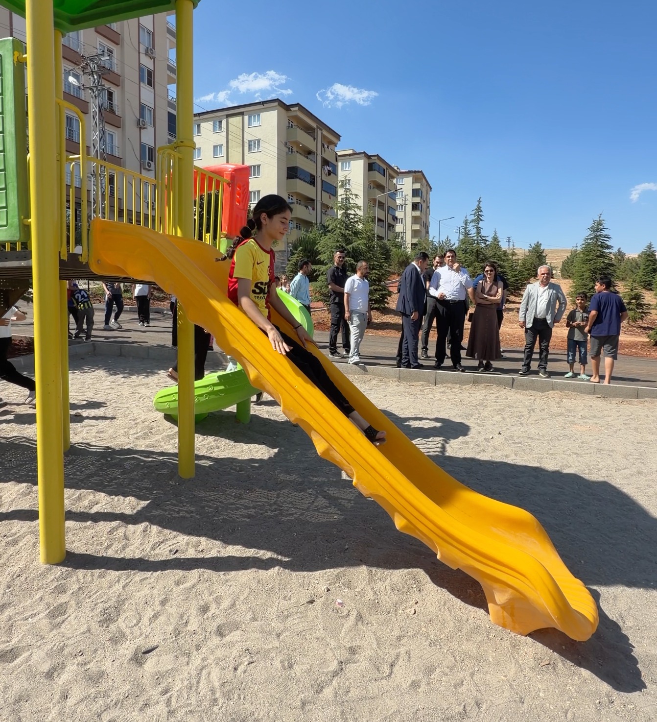Boş arazi piknik alanı oldu