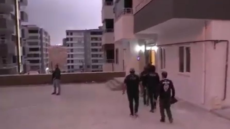 FETÖ'ye mahrem kurye operasyonu