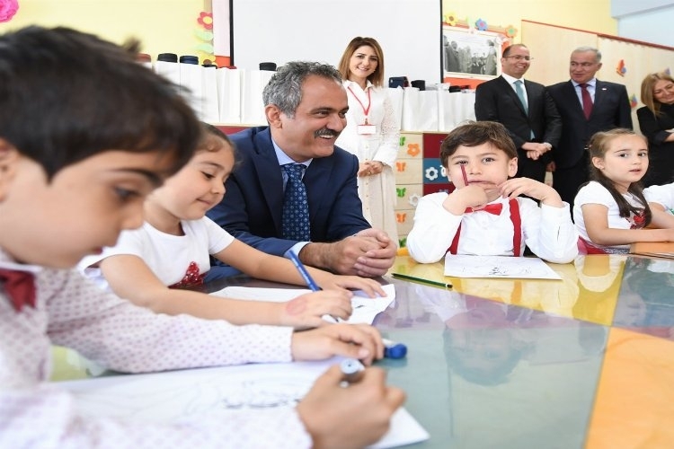Okullarda ilk ara tatili için ders zili çalıyor