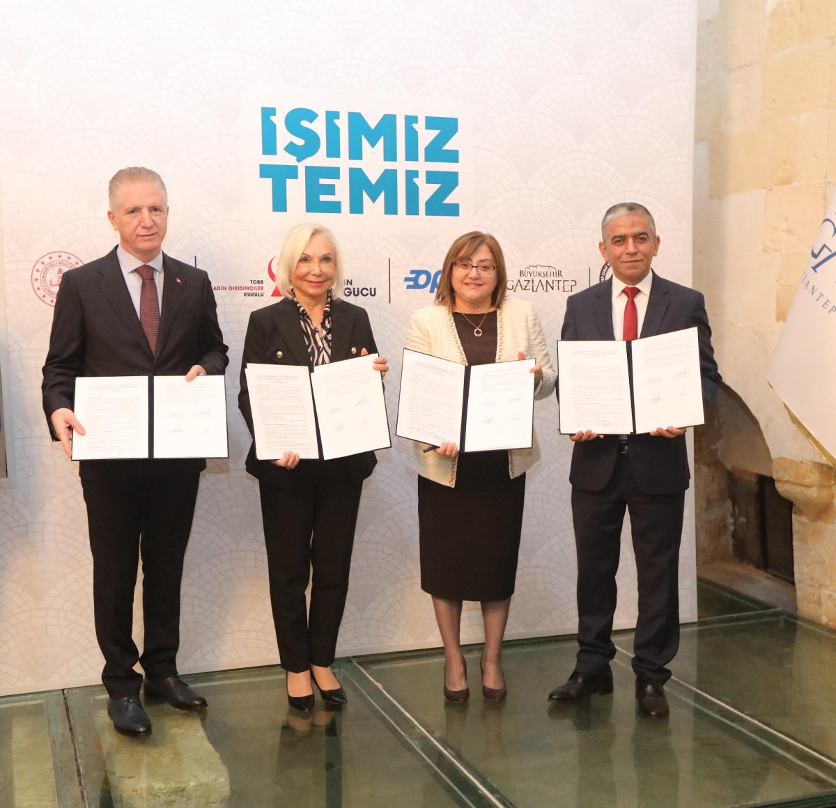 İmzalar temizlik için atıldı