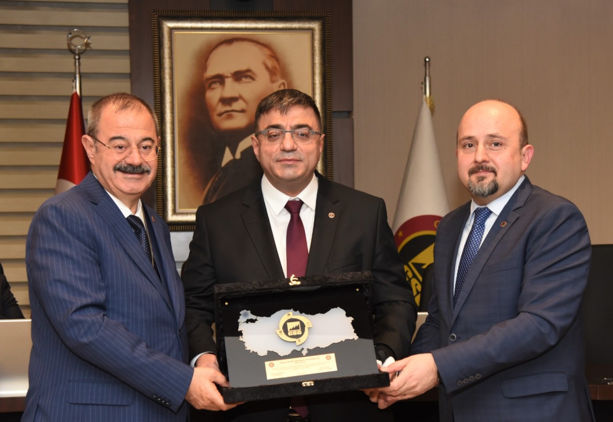 Başak Traktör'e plaket