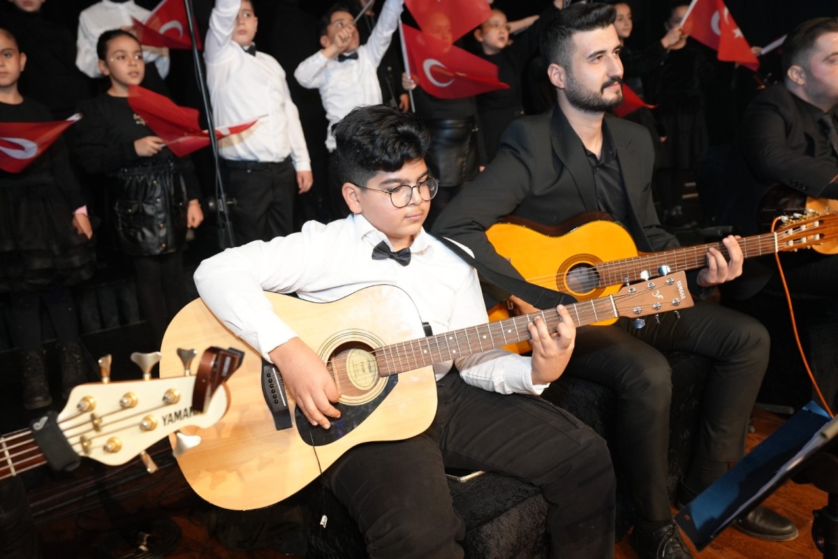 Çocuklardan kurtuluş konseri